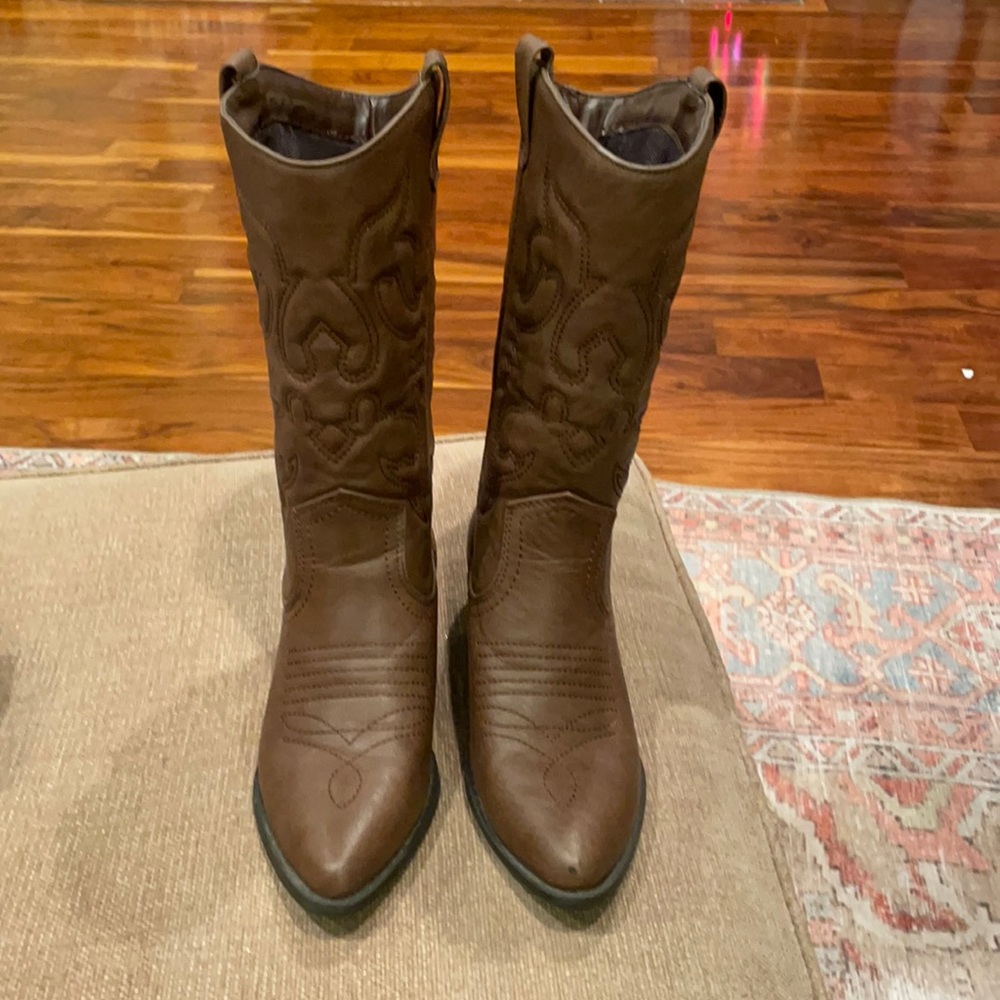 Brown cowboy boots. Size 7. Low heel